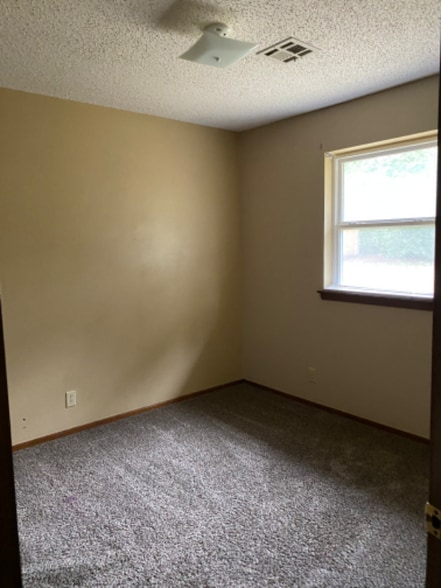 Building Photo - 208 Edd Dr