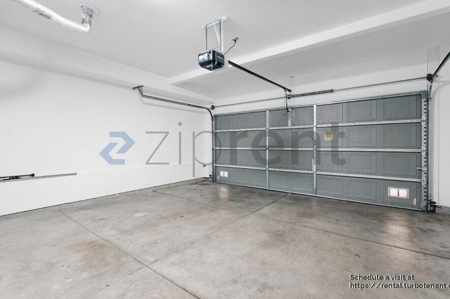 Building Photo - 10923 Tower Park Dr