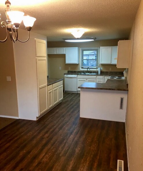 Primary Photo - 429 Ranger Ave