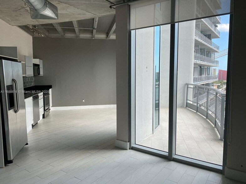 Primary Photo - 690 SW 1st Ct