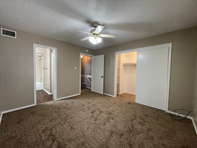 Building Photo - AVAILABLE NOW 2 BEDROOM 1.5 BATH TOWNHOME ...