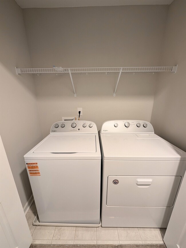 Building Photo - 129 Goldenrod Cir