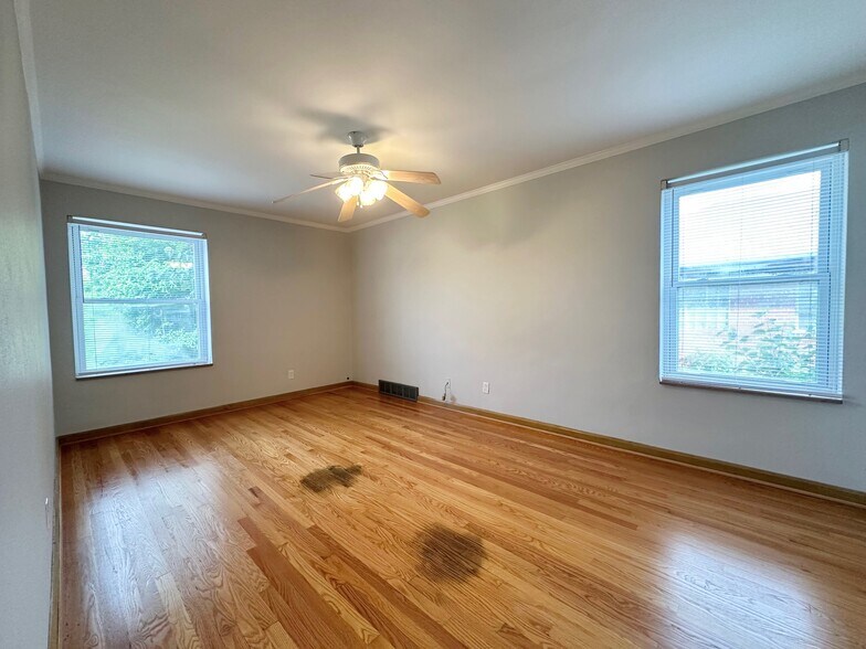 Building Photo - 6940 Jamieson Ave
