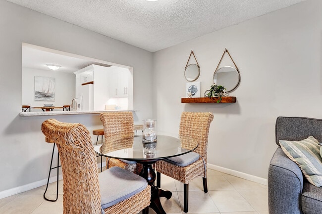 Building Photo - 30 Pelican Pointe Dr