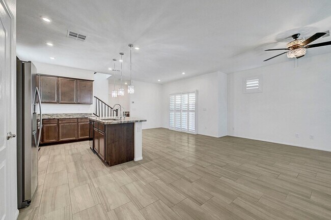 Building Photo - Stunning 3 Bedroom in Skye Canyon Master P...