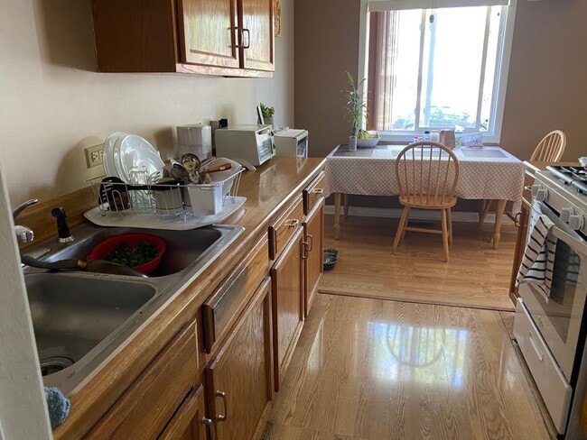 Building Photo - 221 Grissom Ln