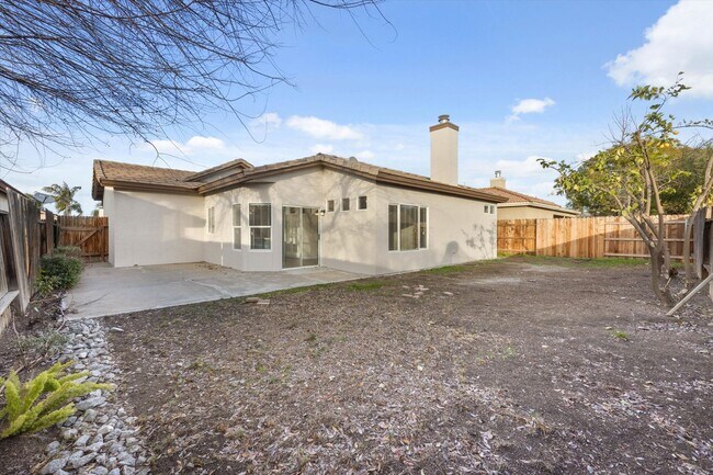 Building Photo - Madison Grove Cutie!