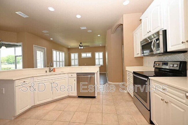 Building Photo - 2618 High Ridge Dr