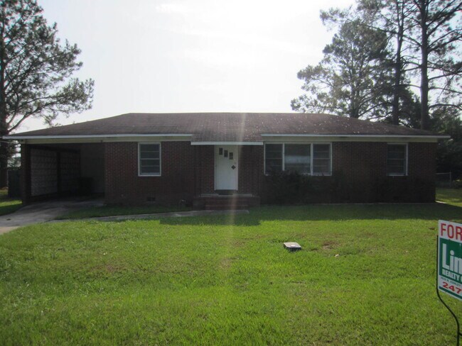 Building Photo - 609 S College St