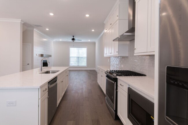 Building Photo - Immaculate, new 3BR/3.5BA townhome in The Maxwell community in Alpharetta GA.