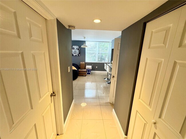Building Photo - 9495 Evergreen Pl
