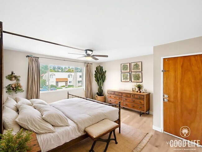 Building Photo - Beautiful 2BD/2BA w/ Reserved Parking and A/C in College Area!