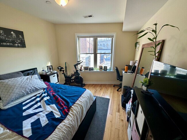 Building Photo - 4444 Cresson St