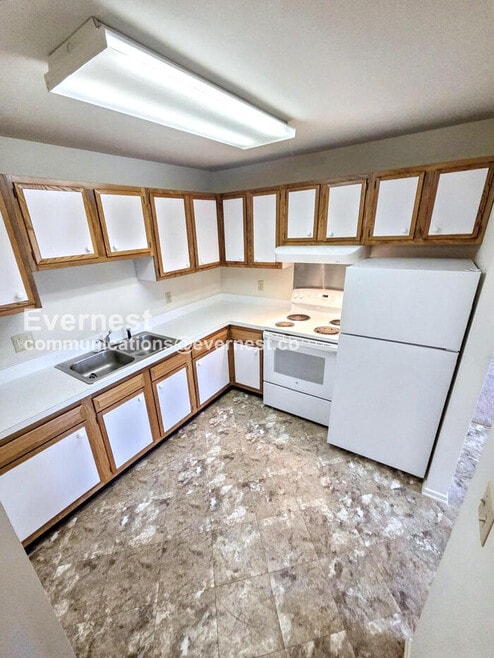 Building Photo - 12914 N Cresap St