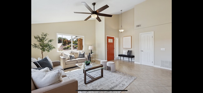Building Photo - 14637 Poway Mesa Dr