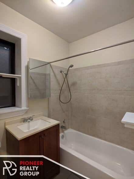 Building Photo - 1350 N Dearborn St