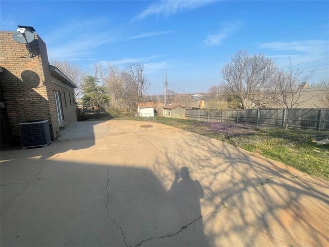 Building Photo - 1202 Kaiser