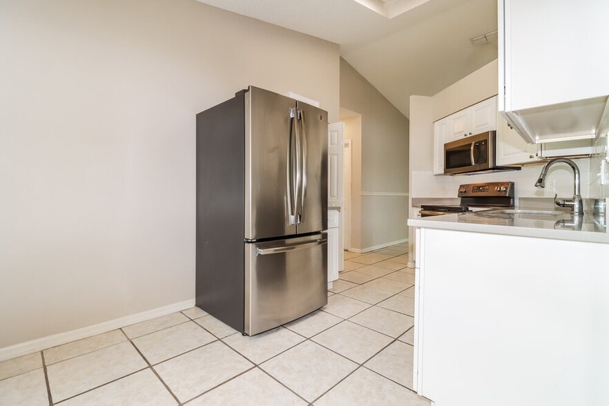 Building Photo - 8403 Yearling Ln