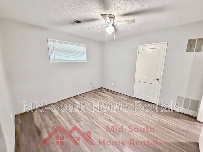 Building Photo - 4050 Pikes Peak Ave