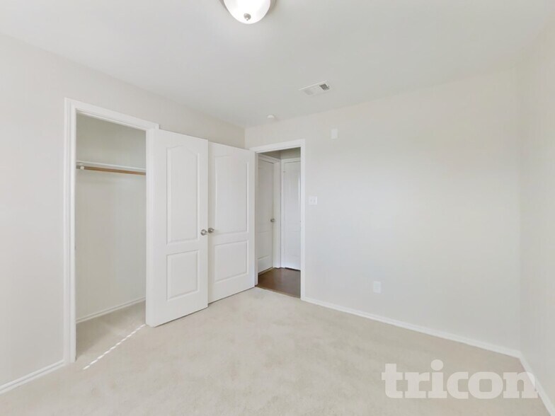 Building Photo - 21207 Woodland Green Dr