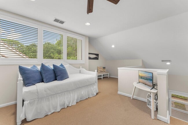 Building Photo - 5073 Beachwalk Way