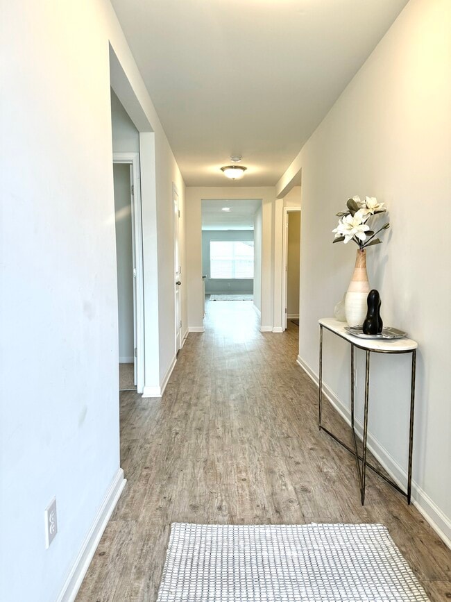 Building Photo - 15 Hawkhorn Ct