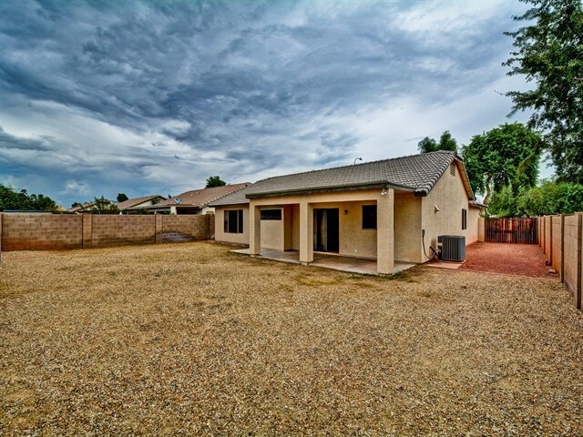 Building Photo - 2604 N 105th Dr