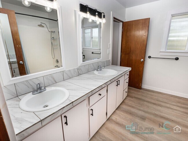 Building Photo - Spacious Single Family Home in Seaside!!!