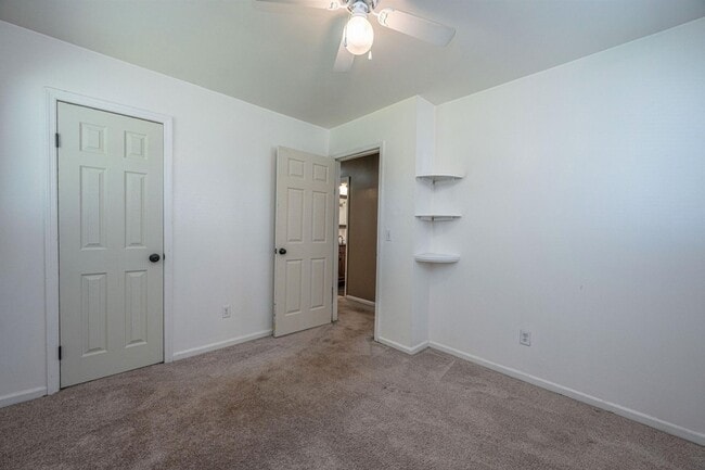 Building Photo - Charming 4 bedroom home with large yard