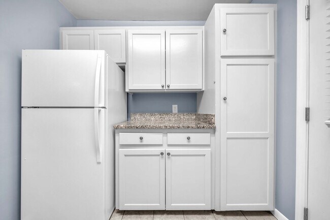 Building Photo - Affordable Coastal Comfort | 2BR Condo with Exceptional Amenities