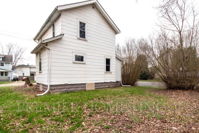 Building Photo - 2103 17th St NE