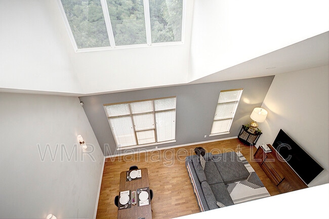 Building Photo - 2125 Southend Dr