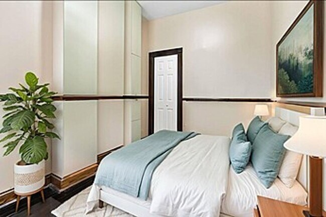 Building Photo - 1826 S Drake Ave