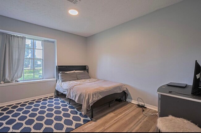 Building Photo - 2606 Micliff Blvd