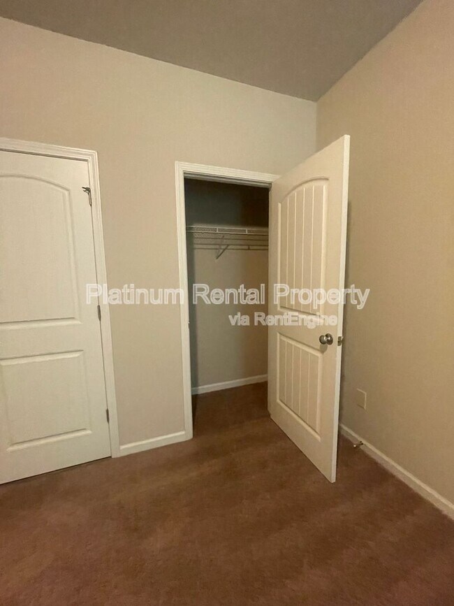 Building Photo - 7350 Silk Tree Pt