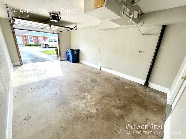Building Photo - 914 Apple Valley Dr