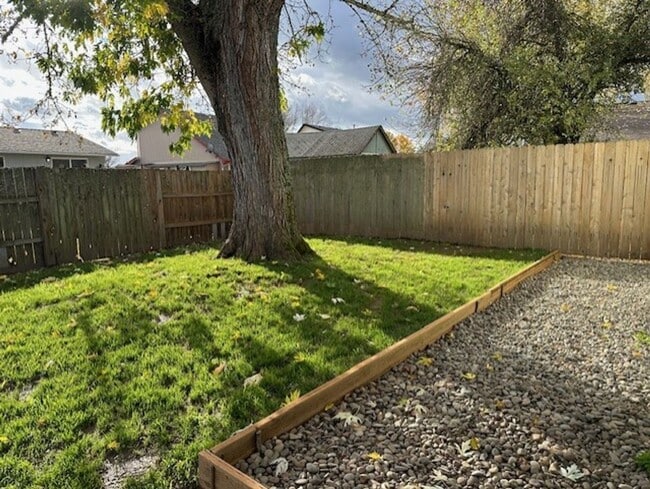 Building Photo - Remodeled Unit Of A Duplex with Central AC & Fenced Back Yard / Will Consider A Small Pet