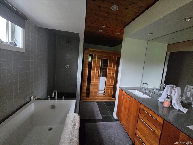 Building Photo - 100 Nantwick St