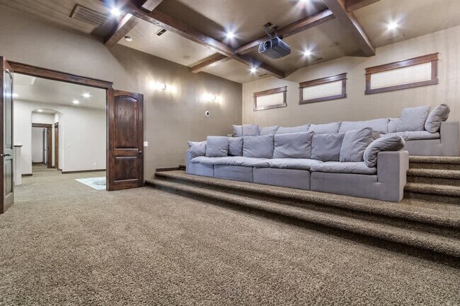 Primary Photo - 5605 N Morpheus Pl