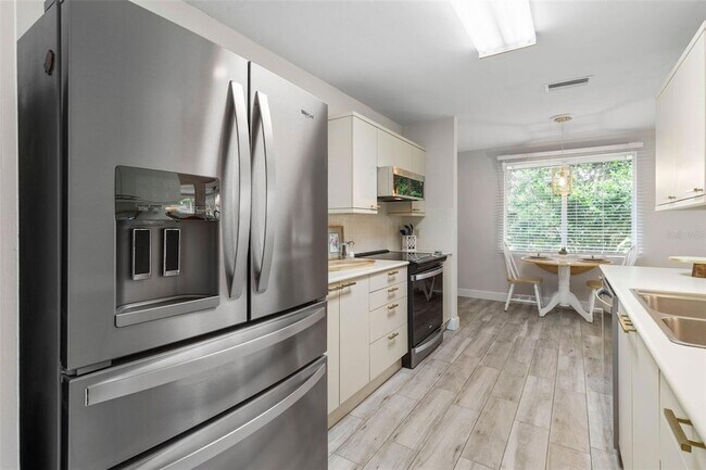 Building Photo - 4 Jasmine Run