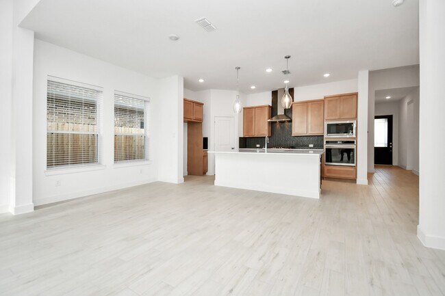 Building Photo - 211 Amaranth Wy