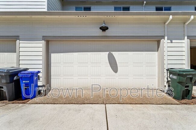 Building Photo - 876 N 18th Ave