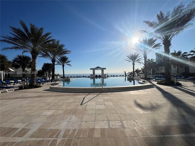 Building Photo - 3101 S Ocean Dr