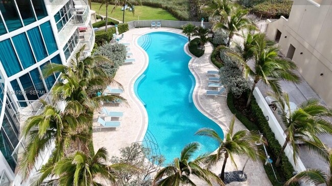 Building Photo - 1200 Holiday Dr