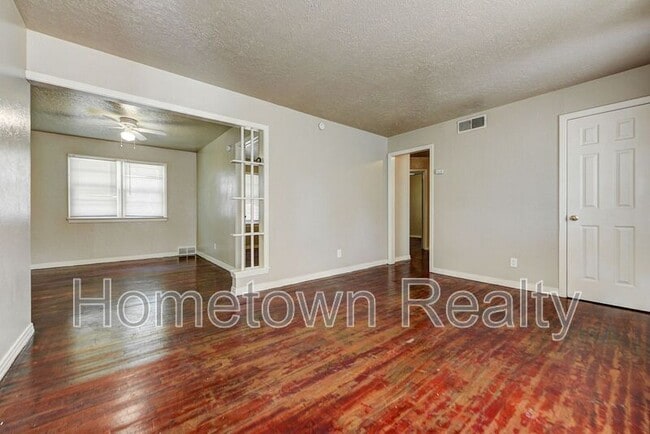 Building Photo - 3513 Springlake Dr