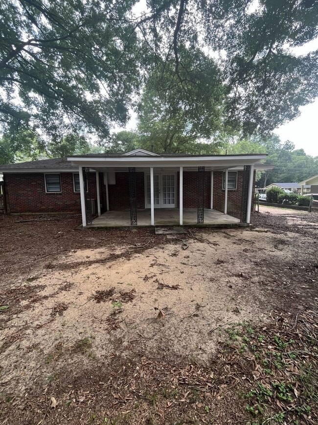 Building Photo - 3825 Fairfield Dr