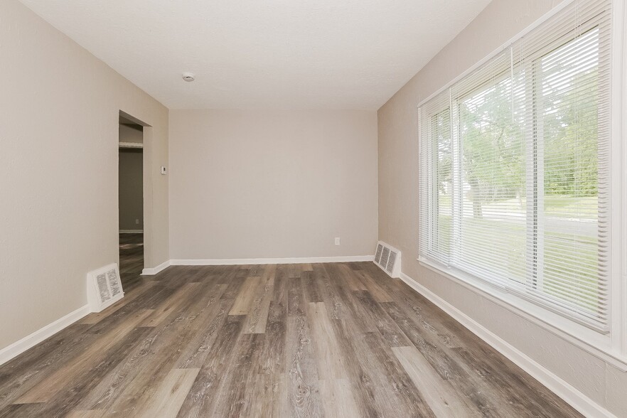 Building Photo - 1276 Crestview Ave