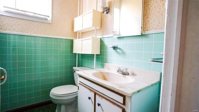 Building Photo - 1605 N Cedar St