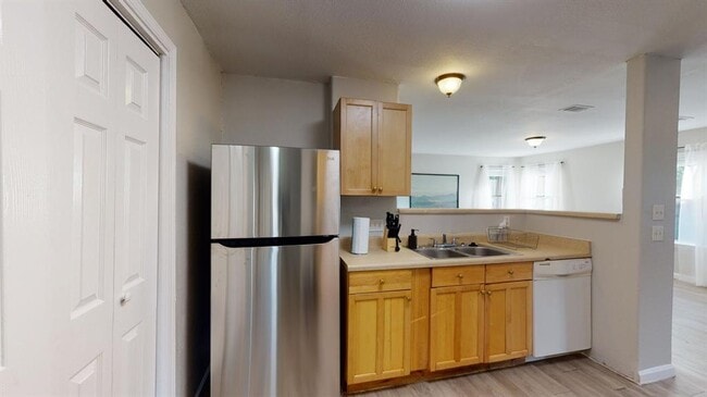 Building Photo - 5105 Spruce Cove