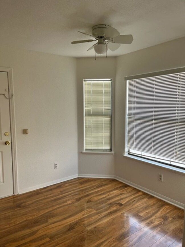 Primary Photo - 20500 Cooper Dr